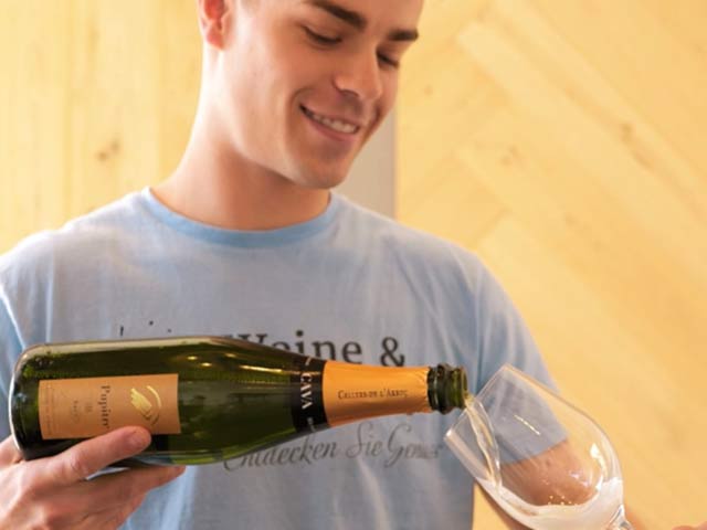 wein-tasting-wuppertal-einschenken Ballonfahrt bergisches Land