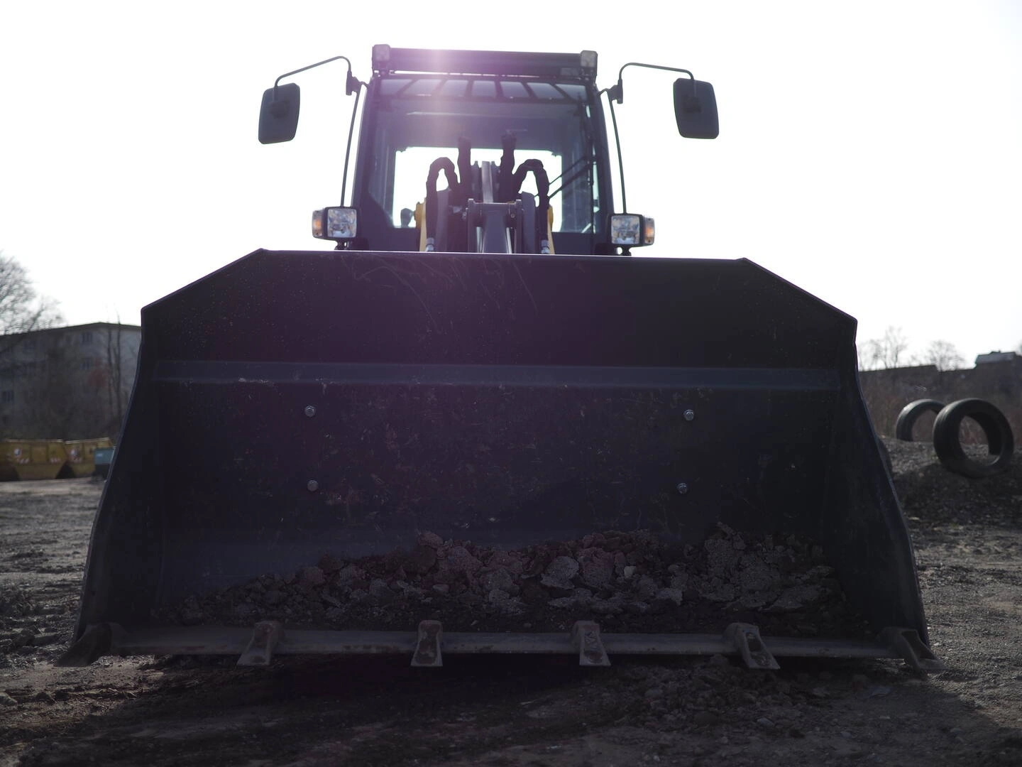 Bagger und Radlader fahren in NRW